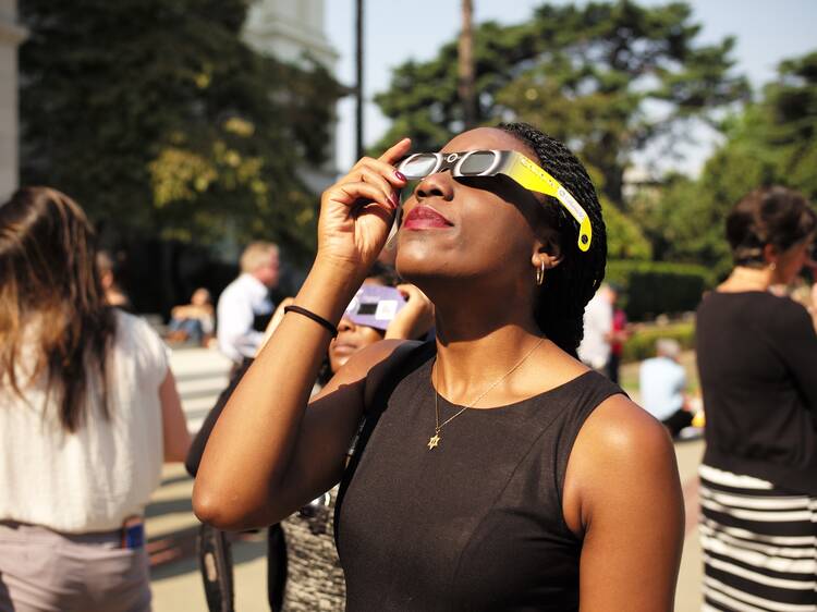 What time is the partial solar eclipse in Chicago today? Path and peak times explained
